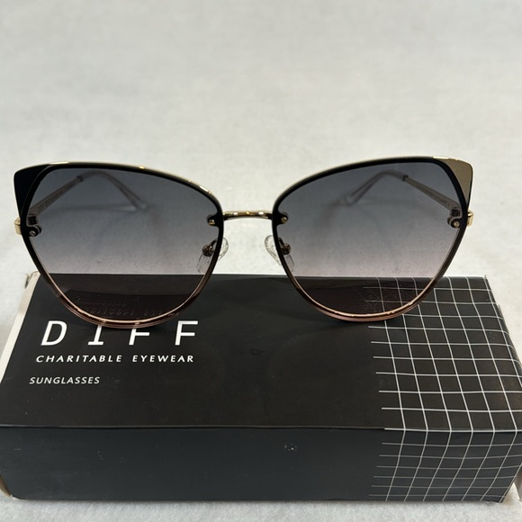 DIFF Eyewear Cora Sunglasses Gold + Blue to Lavender flash New in Box - Picture 8 of 12